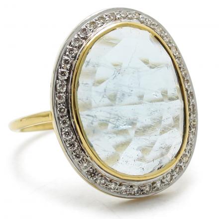 Aquamarine and diamond 18 karat gold ring