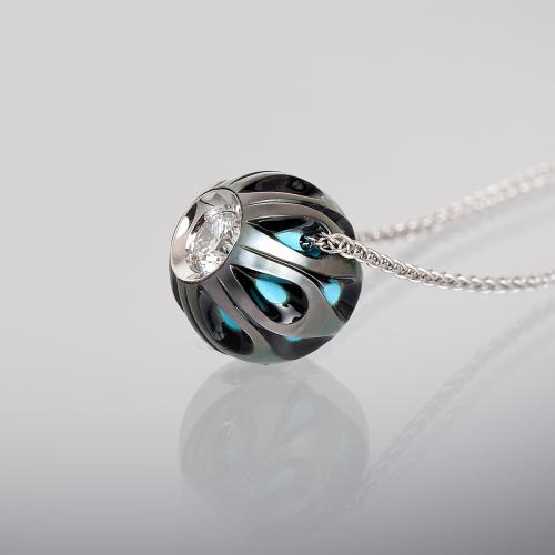 Galatea Pearl Pendant with Tear-drop Carving