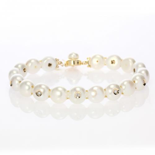 Diamond in a Pearl Bracelet