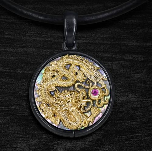 Momento Dragon Pendant